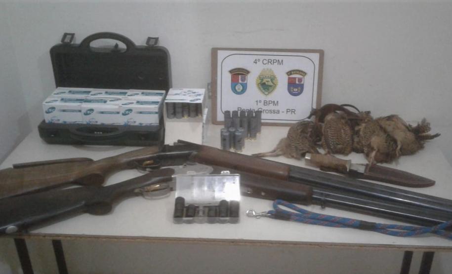 Dois homens são presos por porte ilegal de arma de fogo e por crime ambiental em Carambeí (PR)