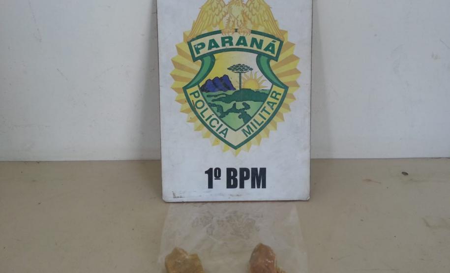 Homem é preso pela PM após tentativa de fuga e drogas são apreendidas em Ponta Grossa/PR