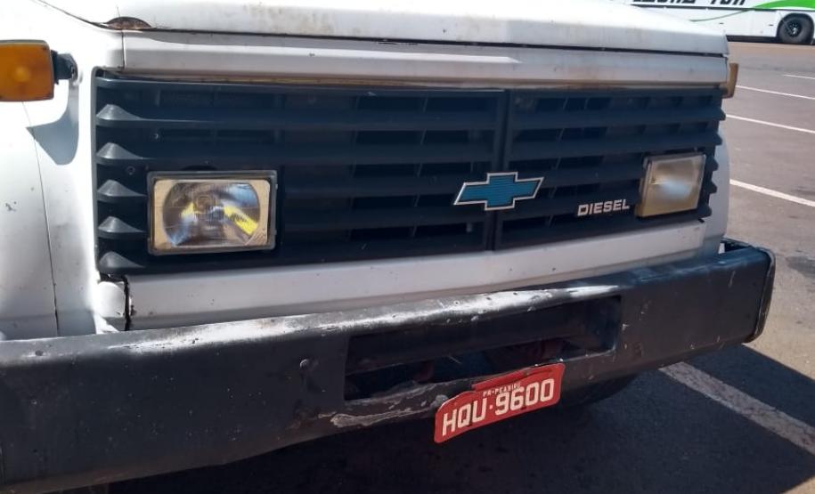 Caminhão carregado com embalagens vazias de agrotóxico é apreendido pelo BPRv em Peabiru, no Noroeste do estado