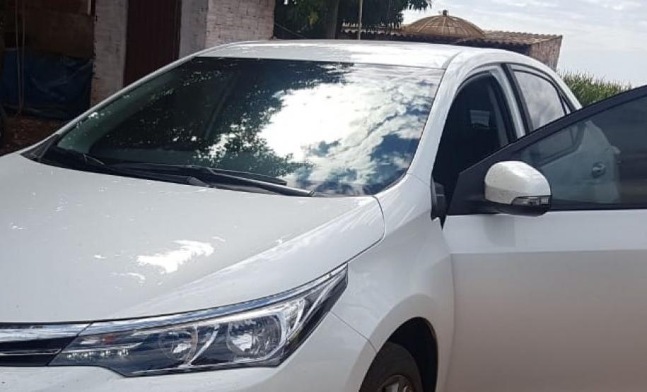 Logo após roubo, carro é recuperado e homem acaba preso pela PM no Oeste do estado