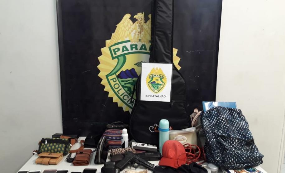 Trio pratica roubo e rastreador de celular entrega localização para a PM na CIC, em Curitiba Trio pratica roubo e rastreador de celular entrega localização para a PM na CIC, em Curitiba