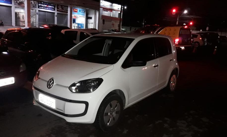 Trio pratica roubo e rastreador de celular entrega localização para a PM na CIC, em Curitiba Trio pratica roubo e rastreador de celular entrega localização para a PM na CIC, em Curitiba