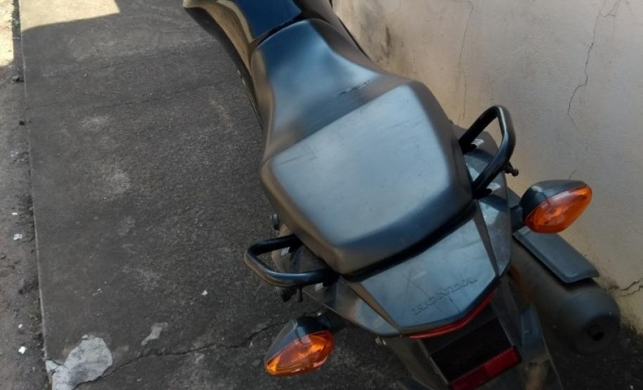 No Norte Pioneiro, duas motocicletas são recuperadas e três pessoas são presas pela PM