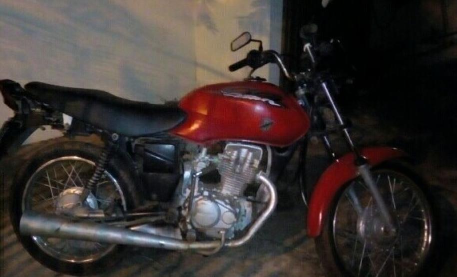 No Norte Pioneiro, duas motocicletas são recuperadas e três pessoas são presas pela PM