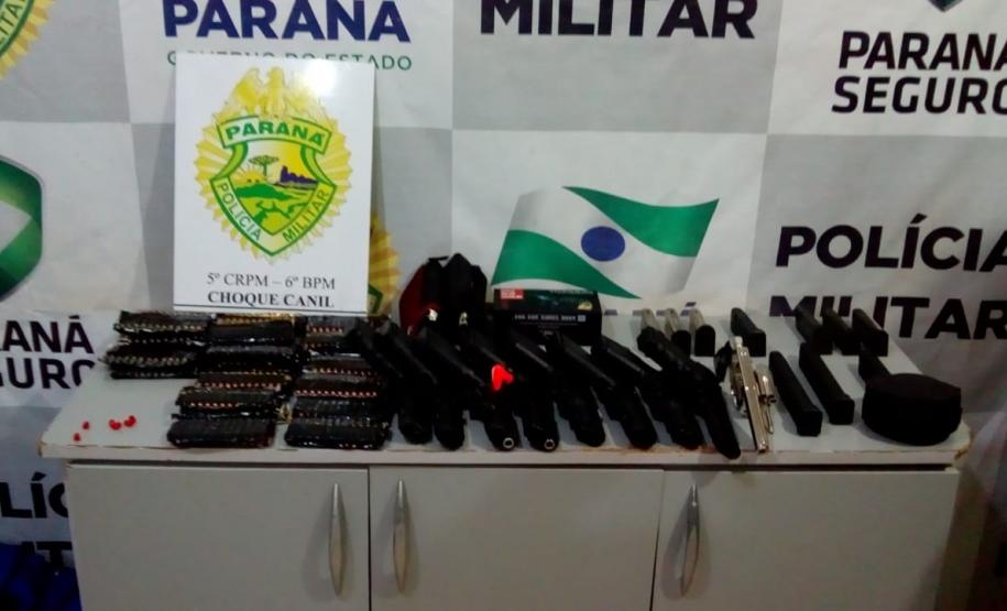 Nove armas de fogo e mais de 1,1 mil munições são encontradas pela PM em ônibus de viagem em Cascavel
