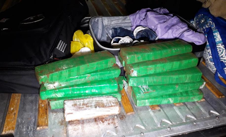 Maconha e haxixe que seriam levadas ao Rio de Janeiro são apreendidas pela PM em Cascavel (PR)