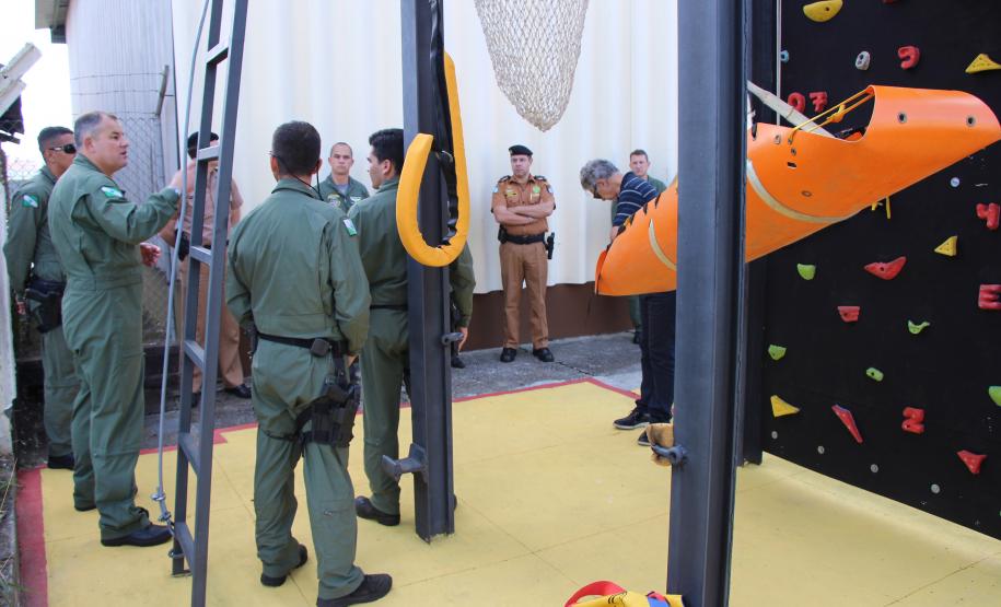 Curitiba, 26 de abril de 2019. Demonstração dos equipamentos de Salvamento para os Oficiais da Almepar.