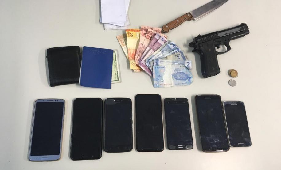 Logo após roubarem ônibus, dois homens são pesos por policial militar em Curitiba Logo após roubarem ônibus, dois homens são pesos por policial militar em Curitiba