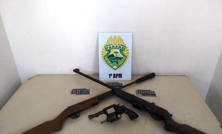 Duas armas de fogo e uma espingarda de pressão são apreendidas pela PM em Ponta Grossa (PR) Duas armas de fogo e uma espingarda de pressão são apreendidas pela PM em Ponta Grossa (PR)