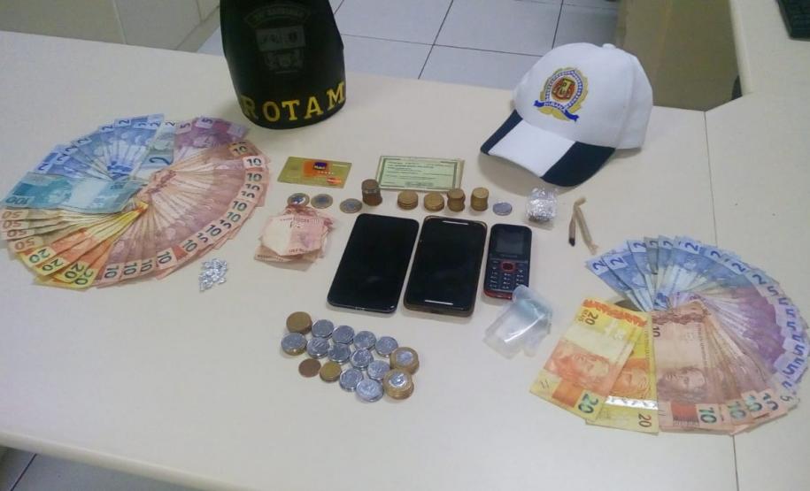 Casal é encaminhado pela PM de Telêmaco Borba por tráfico de drogas Casal é encaminhado pela PM de Telêmaco Borba por tráfico de drogas