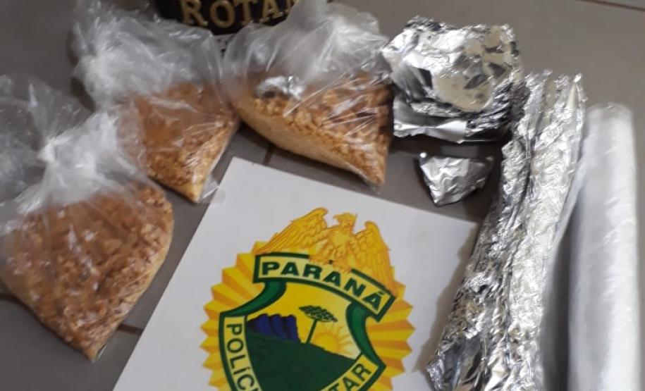 Homem é preso pela PM por tráfico de drogas e 1.200 pedras de crack são apreendidas em Rolândia Homem é preso pela PM por tráfico de drogas e 1.200 pedras de crack são apreendidas em Rolândia
