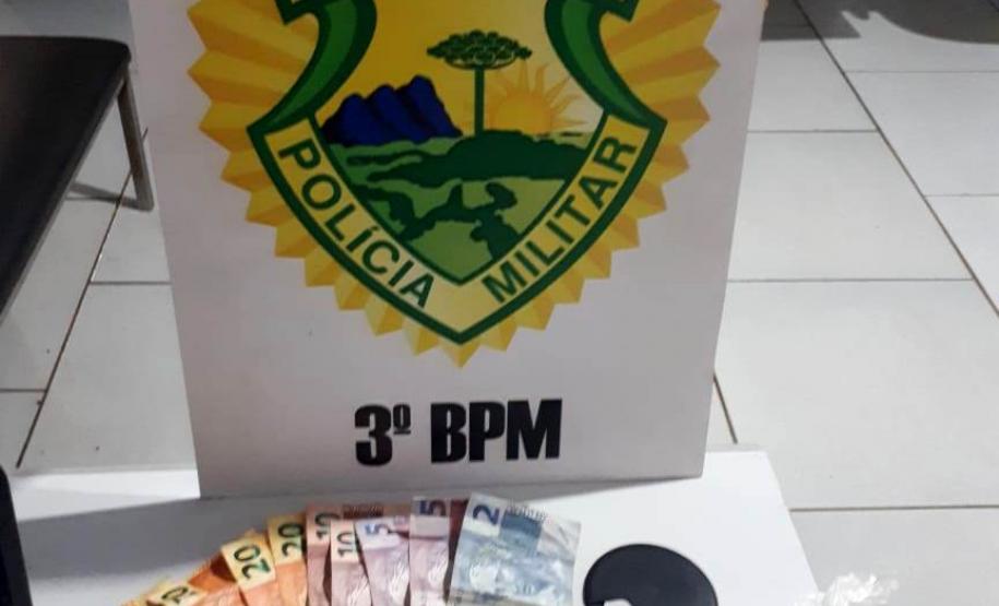 Veículos abordados em situações distintas resultam na apreensão de quatro armas de fogo e cocaína no Sudoeste do Paraná; seis são encaminhados Veículos abordados em situações distintas resultam na apreensão de quatro armas de fogo e cocaína no Sudoeste do Paraná; seis são encaminhados