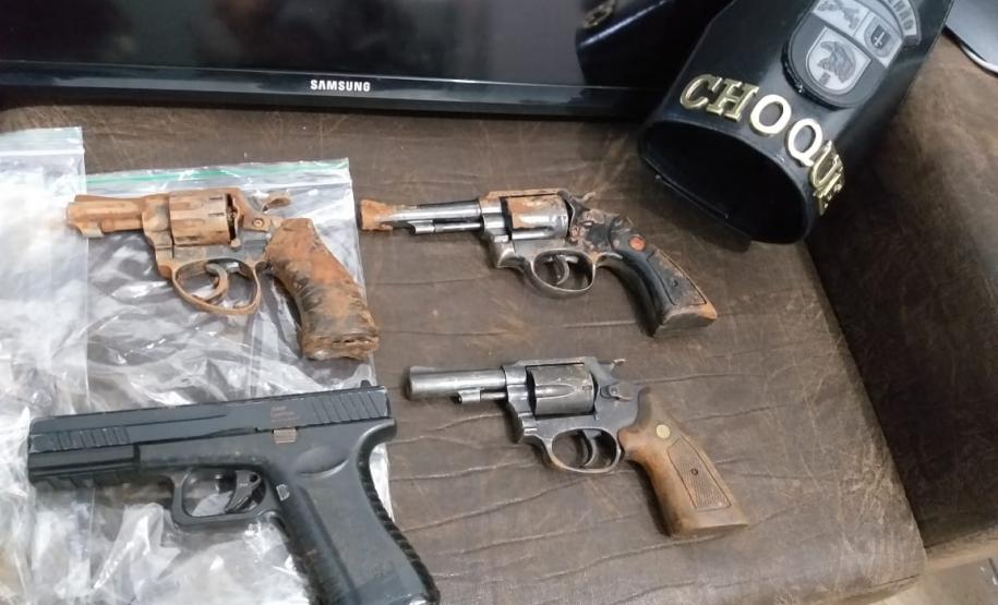 Roubo com vítimas reféns é interceptado pela Polícia Militar em Londrina, no Norte do estado Roubo com vítimas reféns é interceptado pela Polícia Militar em Londrina, no Norte do estado