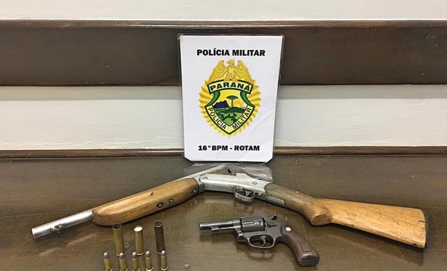Adolescente é encaminhado pela PM e duas armas de fogo são apreendidas com ele em Guarapuava (PR) Adolescente é encaminhado pela PM e duas armas de fogo são apreendidas com ele em Guarapuava (PR)