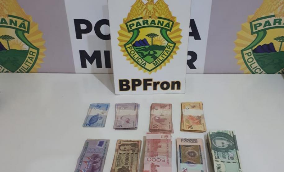 Em situações distintas, BPFron desmantela ponto de tráfico de drogas e apreende mais de R$ 16 mil em Guaíra (PR)