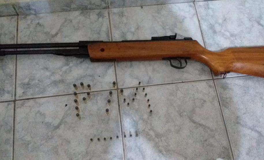 Abordagem a veículo resulta na apreensão de arma e grande quantidade de munições em Reserva (PR) Abordagem a veículo resulta na apreensão de arma e grande quantidade de munições em Reserva (PR)