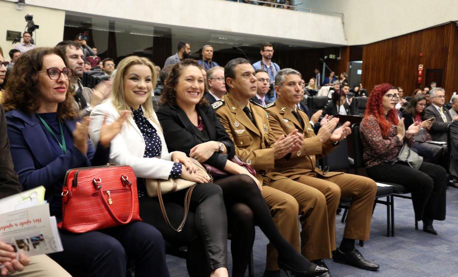 São Jose dos Pinhais, 22 de Maio de 2019. Solenidade de Certificação de Parceiros da CRIAI. Foto: Cel. QOBM Prestes, Comandante do Corpo de Bombeiros, e Cel. QOPM Prestes, Comandante-Geral da PMPR, durante a solenidade na Assembleia Legislativa do Estado do Paraná.
