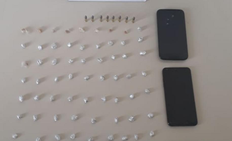 Em um único dia, PM de Cianorte (PR) apreende 62 pedras de crack, dois carros e encaminham quatro pessoas