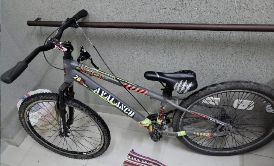 Trio é preso por porte de arma de fogo, envolvimento com drogas e furto no município da Lapa, no Sudeste do estado Trio é preso por porte de arma de fogo, envolvimento com drogas e furto no município da Lapa, no Sudeste do estado