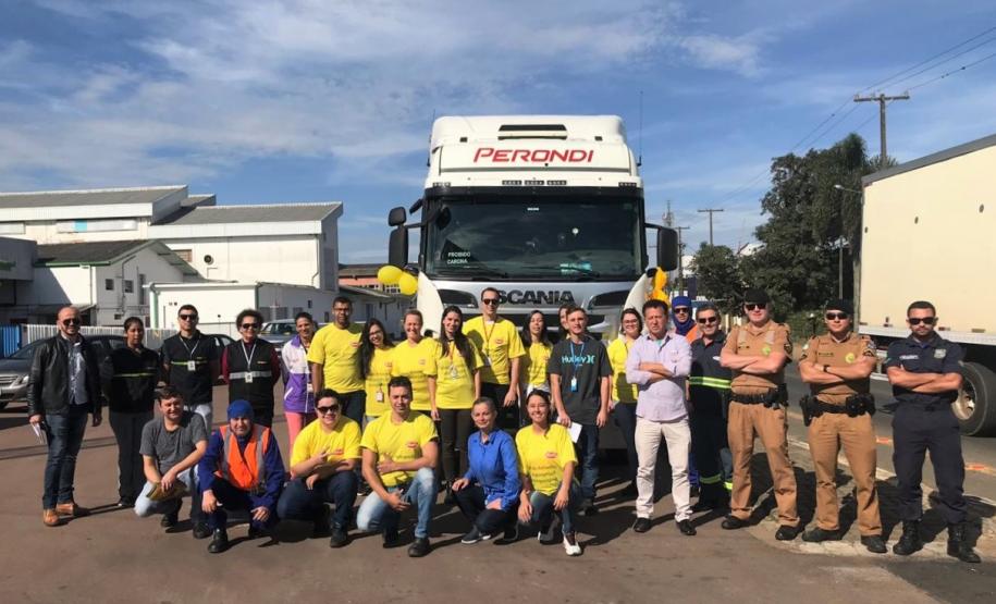 Para conscientização de trânsito, órgãos de segurança do estado e empresas promovem carreata e blitz educativa em Carambeí (PR) Para conscientização de trânsito, órgãos de segurança do estado e empresas promovem carreata e blitz educativa em Carambeí (PR)