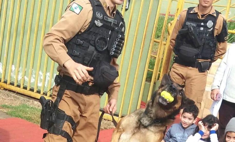Equipe do Canil de Pato Branco (PR) faz visita à alunos de Escola Municipal União
