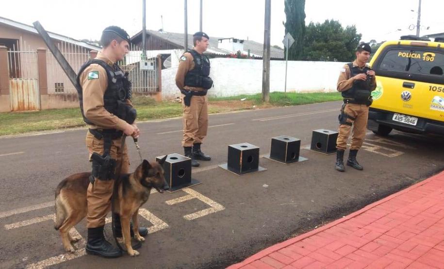 Equipe do Canil de Pato Branco (PR) faz visita à alunos de Escola Municipal União