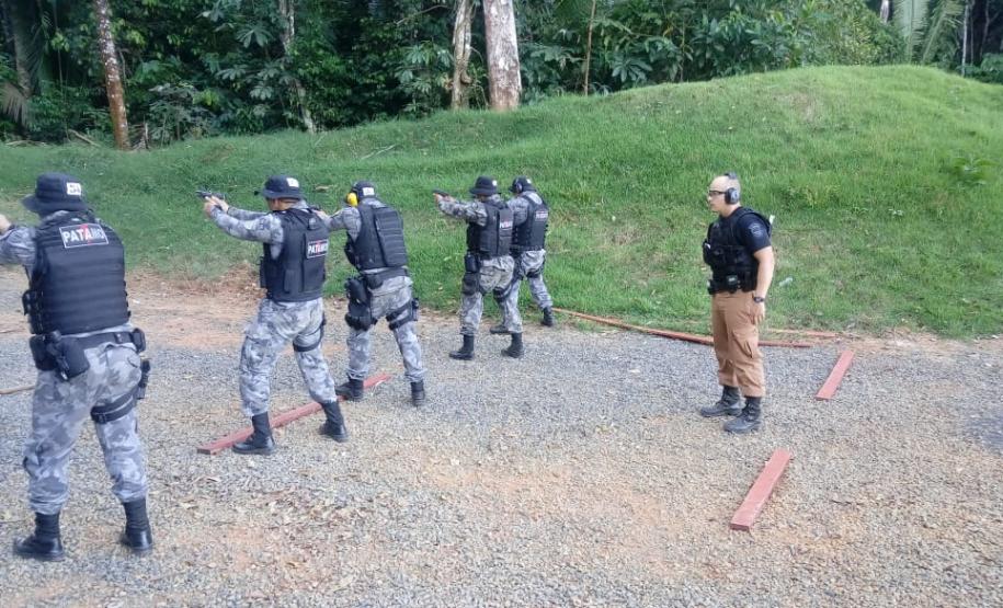 Policiais do BPFron participam de Instrução de Nivelamento de Conhecimentos para policiais militares de Roraima (RO) Policiais do BPFron participam de Instrução de Nivelamento de Conhecimentos para policiais militares de Roraima (RO)