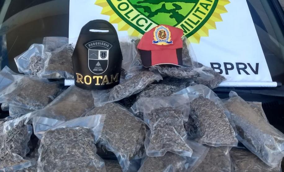 PRE apreende, em situações distintas, 32 pacotes de skank e vários objetos contrabandeados PRE apreende, em situações distintas, 32 pacotes de skank e vários objetos contrabandeados