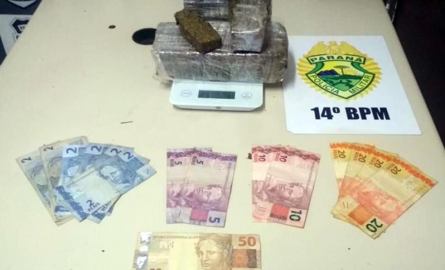 Motociclista com drogas é detido pela PM no Oeste do estado