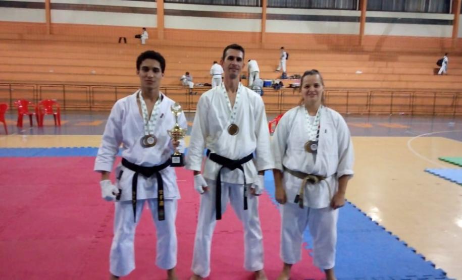 Atletas de batalhão da PM conquistam medalhas em campeonatos de artes marciais no Interior do estado Atletas de batalhão da PM conquistam medalhas em campeonatos de artes marciais no Interior do estado