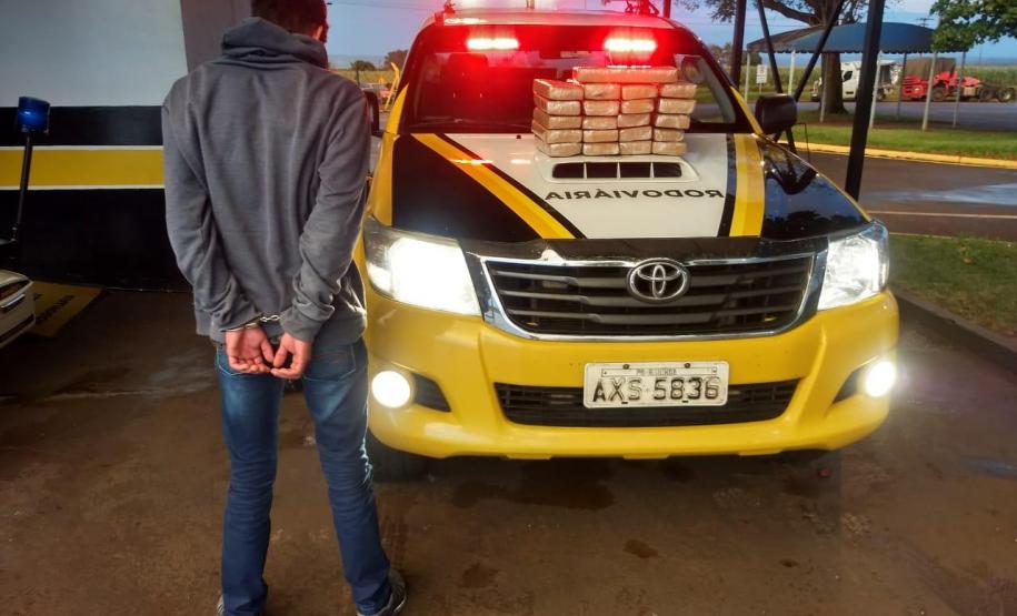 Policiais apreendem 21 tabletes de maconha que seriam levados à São Paulo