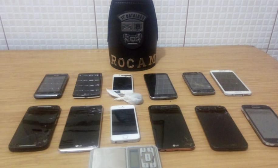 Rapaz é preso e 12 celulares são apreendidos pela PM em Campo Mourão (PR) após denúncia