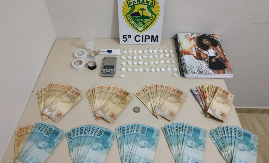 Cliente de bar é abordado e policiais descobrem tráfico de drogas em Cianorte (PR)