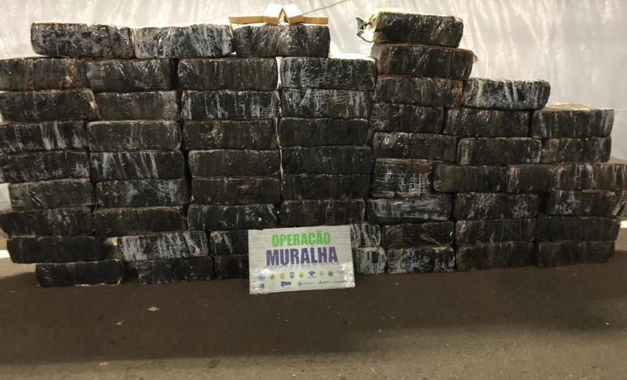 Durante ações da Operação Junho Paraná sem Drogas, BPFron retira de circulação quase uma tonelada de maconha em uma única abordagem no Oeste do estado Durante ações da Operação Junho Paraná sem Drogas, BPFron retira de circulação quase uma tonelada de maconha em uma única abordagem no Oeste do estado