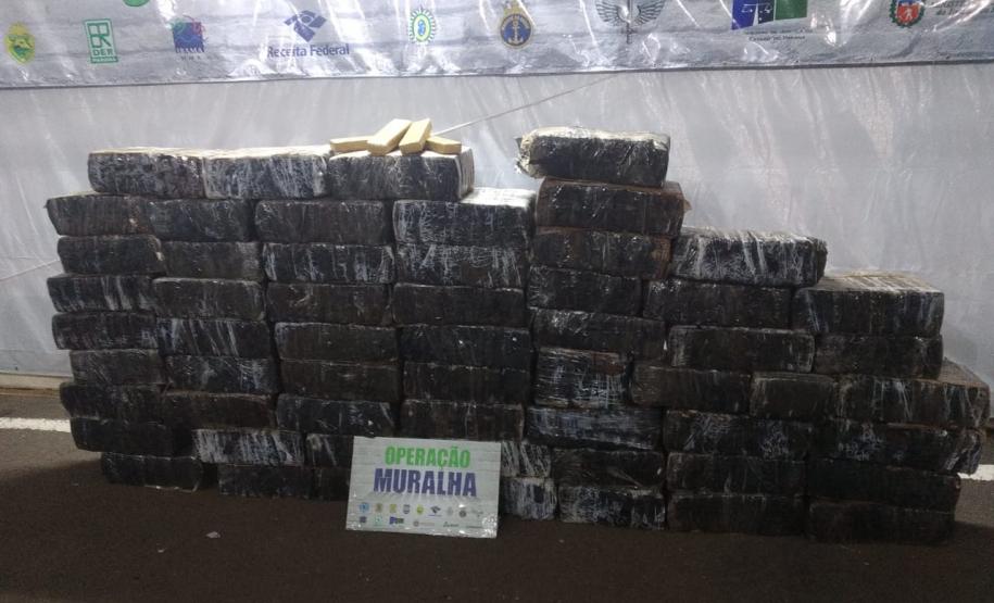 Durante ações da Operação Junho Paraná sem Drogas, BPFron retira de circulação quase uma tonelada de maconha em uma única abordagem no Oeste do estado Durante ações da Operação Junho Paraná sem Drogas, BPFron retira de circulação quase uma tonelada de maconha em uma única abordagem no Oeste do estado