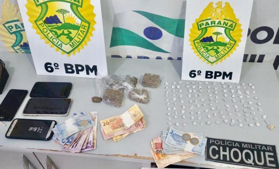 Mais de 100 pedras de crack são apreendidas e cinco pessoas acabaram encaminhadas pela PM em Cascavel (PR)