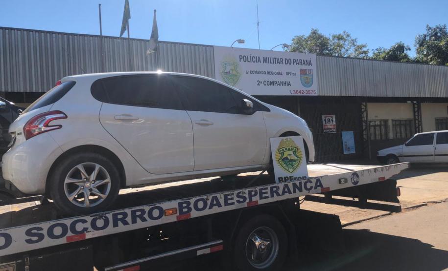 BPFron recupera carro furtado e apreende contrabando no Oeste do estado