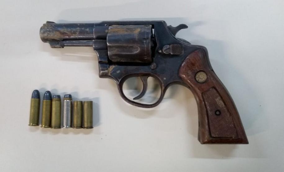 Em Ponta Grossa (PR), PM recupera dinheiro e celulares roubados de agência bancária