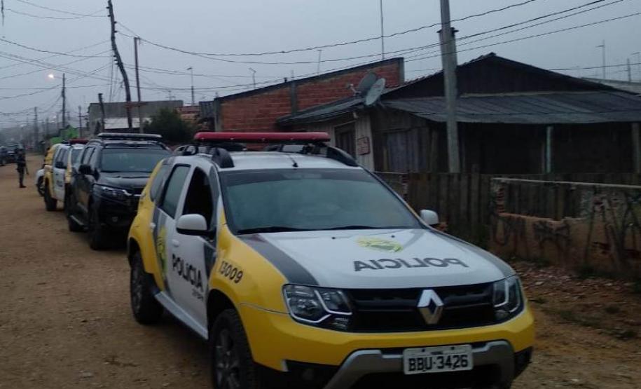 Ação conjunta do 28º batalhão com a Polícia Civil da Lapa resulta em quatro pessoas presas Ação conjunta do 28º batalhão com a Polícia Civil da Lapa resulta em quatro pessoas presas