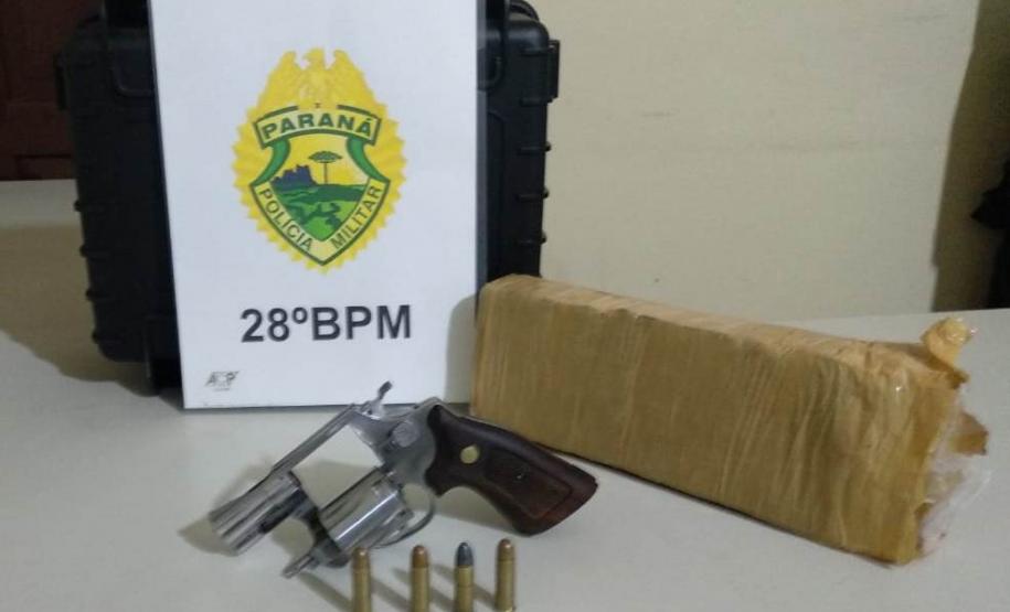 Ação conjunta do 28º batalhão com a Polícia Civil da Lapa resulta em quatro pessoas presas Ação conjunta do 28º batalhão com a Polícia Civil da Lapa resulta em quatro pessoas presas