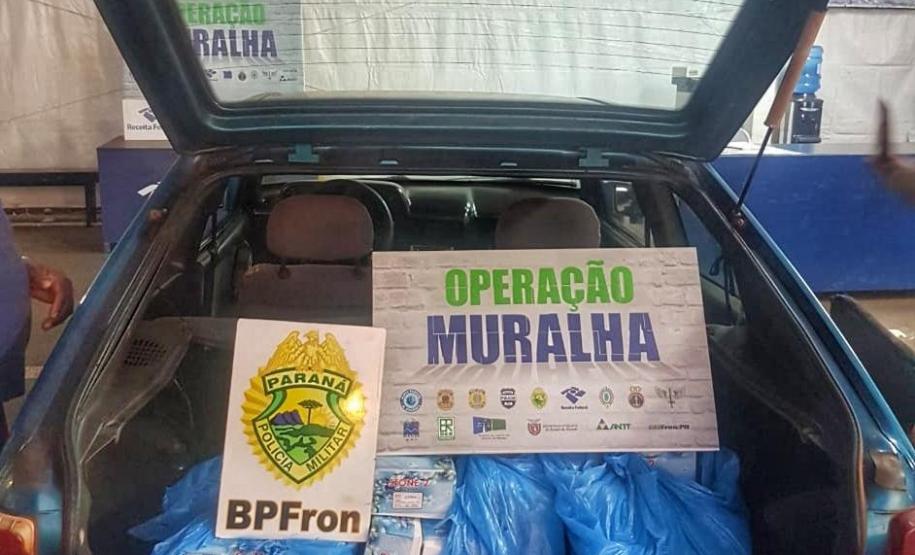 BPFron encontra carro abandonado e apreende contrabando no Oeste do estado