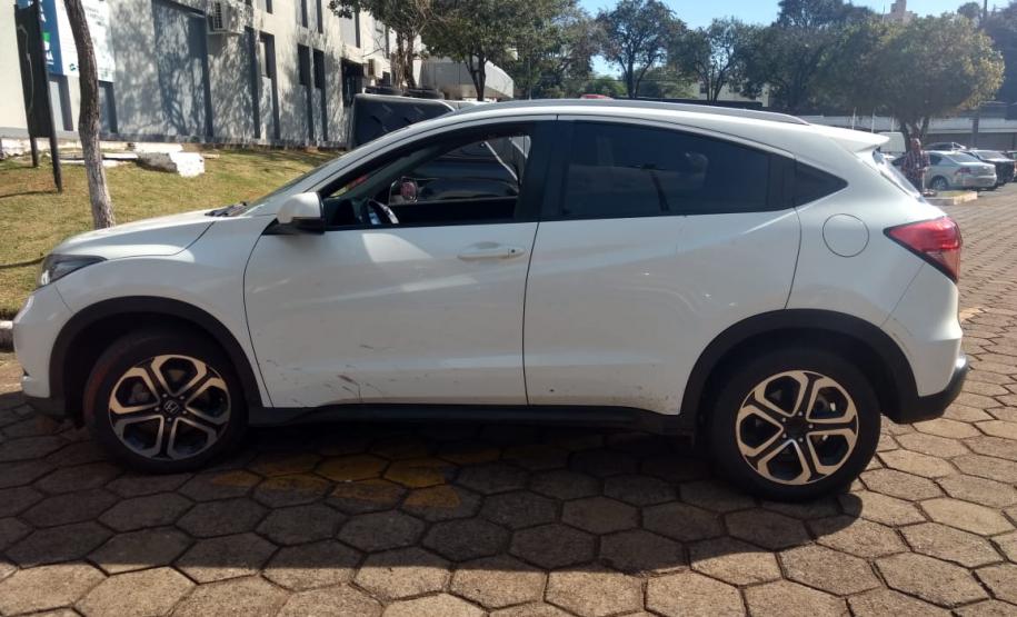 Veículo roubado e com placas clonadas é recuperado pela PM no Oeste do estado; dois homens acabam presos e três armas apreendidas