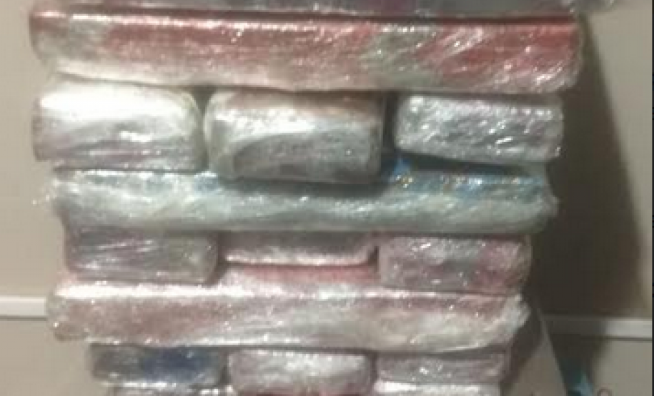 Grande quantidade de maconha e cocaína é apreendida pela Polícia Rodoviária em Realeza (PR)