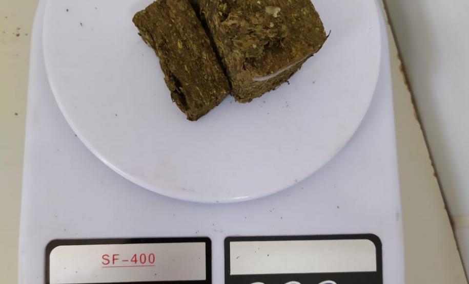 Em duas situações, policiais militares apreendem drogas em Cruzeiro do Oeste (PR), no Noroeste do estado Em duas situações, policiais militares apreendem drogas em Cruzeiro do Oeste (PR), no Noroeste do estado