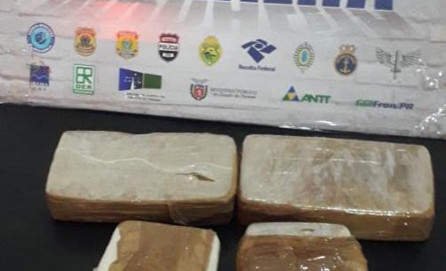 BPFron apreende mais de três quilos de crack com adolescente em Guaíra (PR); droga tinha como destino o Rio Grande do Sul BPFron apreende mais de três quilos de crack com adolescente em Guaíra (PR); droga tinha como destino o Rio Grande do Sul