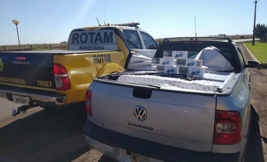 Utilizado no contrabando de cigarros, carro com alerta de roubo é apreendido pela PM no Interior do Paraná