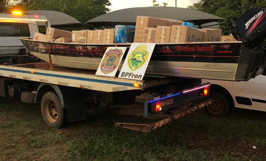 Em porto clandestino, BPFron apreende cerca de 2 mil pacotes de cigarros contrabandeados do Paraguai Em porto clandestino, BPFron apreende cerca de 2 mil pacotes de cigarros contrabandeados do Paraguai