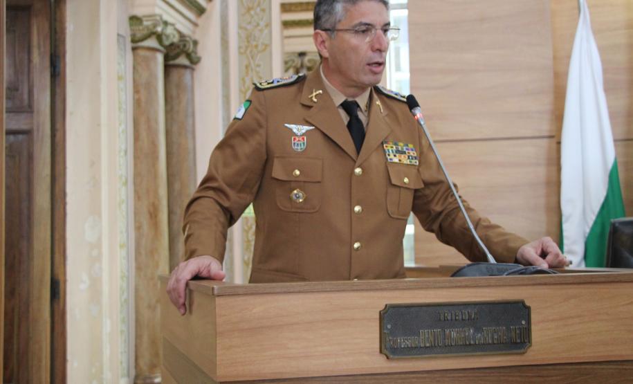 Curitiba, 19 de junho de 2019. Alto Comando da PMPR recebe homenagem na Camera municipal de Curitiba. Foto: Cel Pericles discursa para as autoridades presentes.