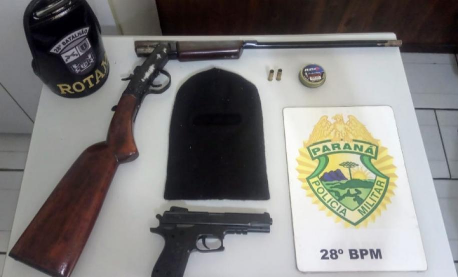 Homem é preso, uma espingarda e um simulacro são apreendidos durante o cumprimento de Mandado de Busca e Apreensão na Lapa