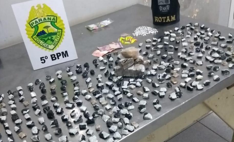 PM de Cambé prende homem e apreende mais de 370 porções de maconha PM de Cambé prende homem e apreende mais de 370 porções de maconha